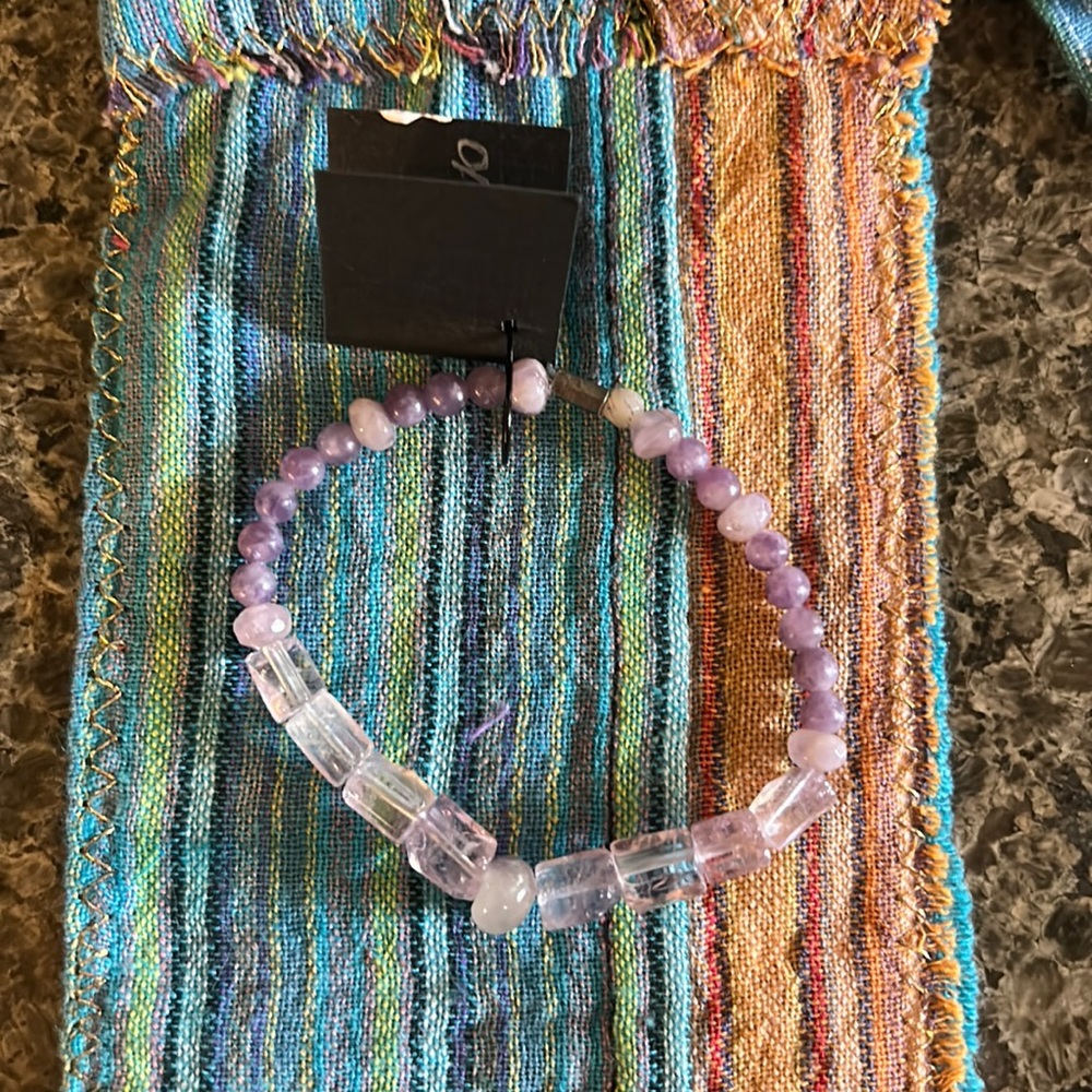 Hand-made semi-precious gemstone bracelet. Amethyst.